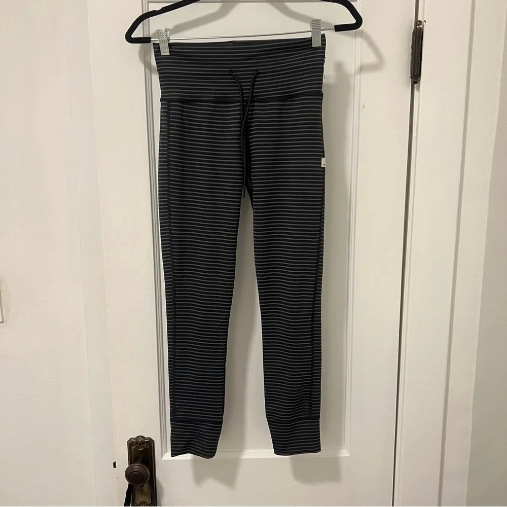 Vuori Women's Striped Daily Leggings - Picture 3 of 3